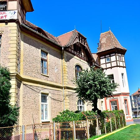 White House & Jacuzzi Apartment Sibiu Luaran gambar