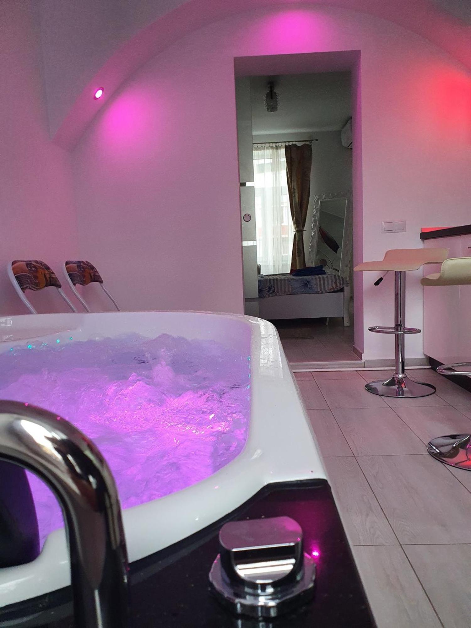 White House & Jacuzzi Apartment Sibiu Luaran gambar